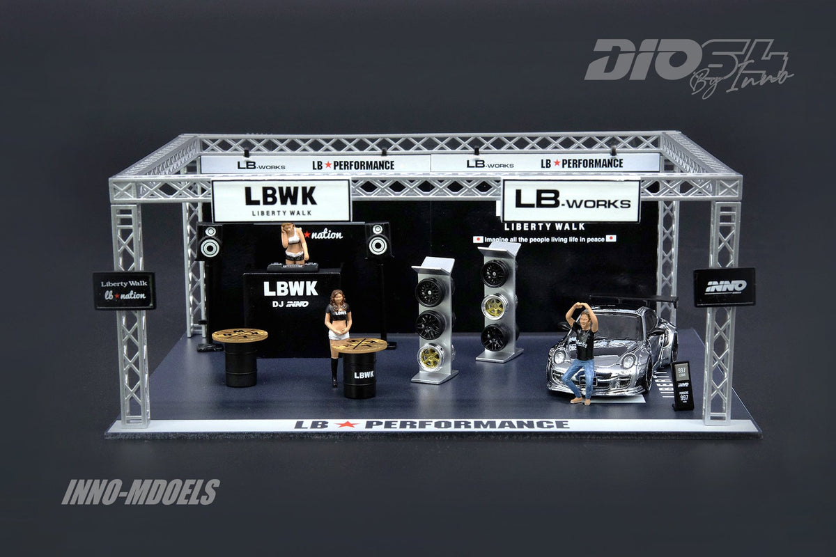 INNO64 LBWK Auto Salon Diorama 997 LBWK Chrome and 3 figures DIO64