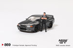 2025 MINI GT #869 Nissan Skyline GT-R (R32) Gunmetal W/ Matsuda Figure Tsugio Matsuda Collection