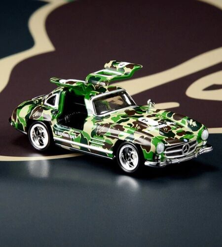 A BATHING APE 1/64 BAPE x HOT WHEELS 55 MERCEDES-BENZ 300SL